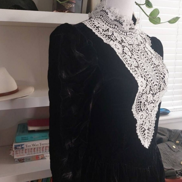 Vintage Jessica McClintock Gunne Sax Black Velvet Victorian Dress |  Gothic - Picture 7 of 13